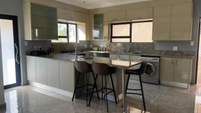 Serene City Escape - Near Sandton, Melrose and Illovo